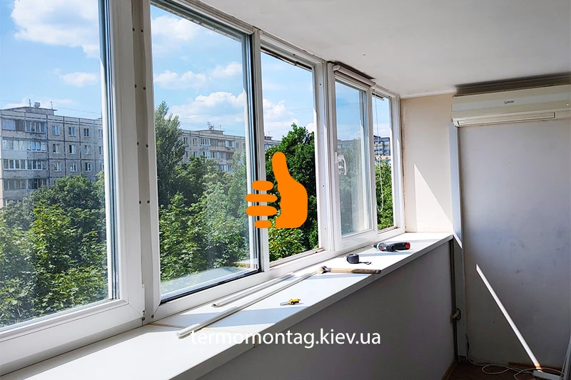 Фото по замене однокамерных на двухкамерные энергосберегающие стеклопакета в пластиковом балконе