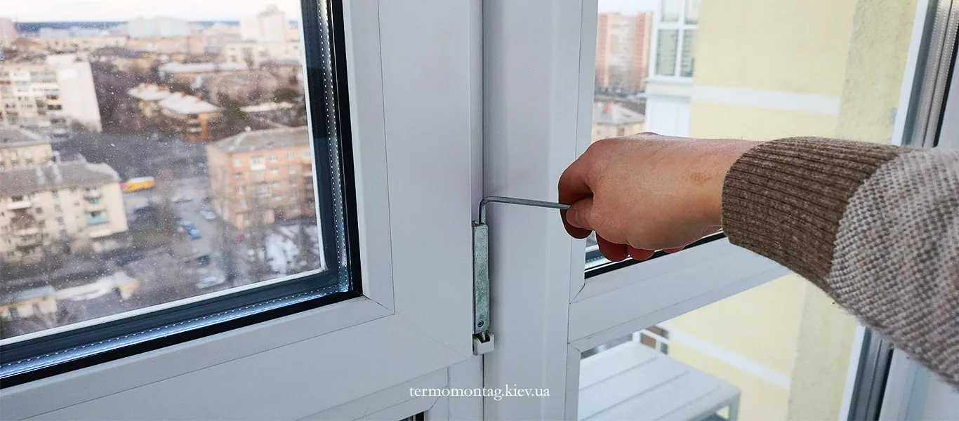 Майстри компанії Термомонтаж виконують регулювання металопластикових вікон, дверей в Києві за доступною ціною Майстри компанії Термомонтаж виконують регулювання металопластикових вікон